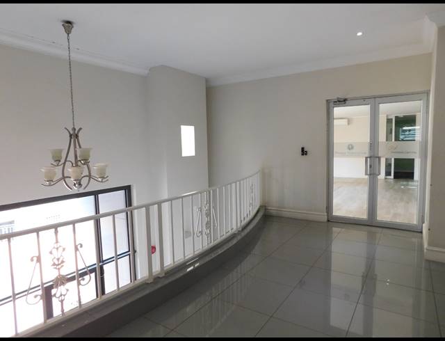 383M² OFFICE TO LET IN HYDE PARK